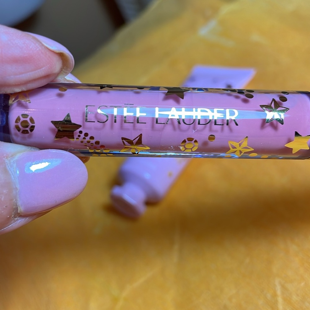 Estee Lauder - Picture 10 of 11